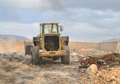 "خليفة الإنسانية" تُعيد تنظيم مكب النفايات في قلنسية