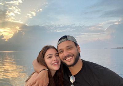 من المالديف.. هنادي مهنا تحتفل بعيد ميلاد زوجها أحمد خالد صالح