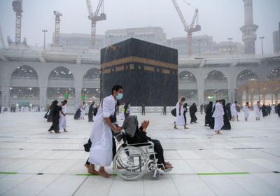 هطول أمطار الخير على الكعبة والحرم المكي (فيديو)