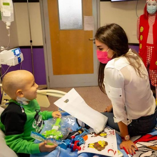 محققة أمنية طفلة.. ياسمين صبري تزور مستشفى سرطان الأطفال 57357 (صور)