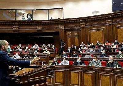البرلمان الأذري يطالب بإقصاء فرنسا من نزاع كراباخ
