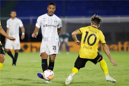 جريميو البرازيلي يضع قدما في دور الثمانية بكأس ليبرتادوريس