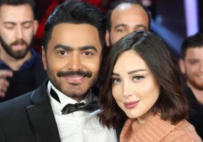 بالفيديو.. هل قصد تامر حسني زوجته بأغنية "كرهتني في الحب"؟