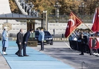 سياسي سعودي يُعلق على إذلال أردوغان لأمير قطر