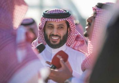 تركي آل الشيخ يعلن عودته إلى الرياض