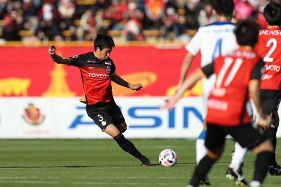 ناجويا جرامبوس يهدر نقطتين أمام أويتا ترينيتا في الدوري الياباني