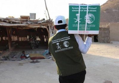 قافلة إغاثية سعودية توزع مساعدات في السوم