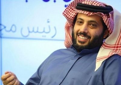 بعد رحله علاج.. تركي آل الشيخ يسجد على أرض المطار فور وصوله إلى الرياض