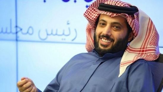 بعد رحله علاج.. تركي آل الشيخ يسجد على أرض المطار فور وصوله إلى الرياض