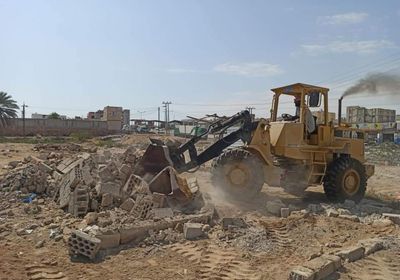 إزالة العشوائيات في مسيال سمعون بالشحر 