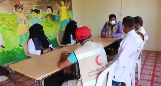 عيادات "هلال الإمارات" تداوي النازحين في الخوخة (فيديو)