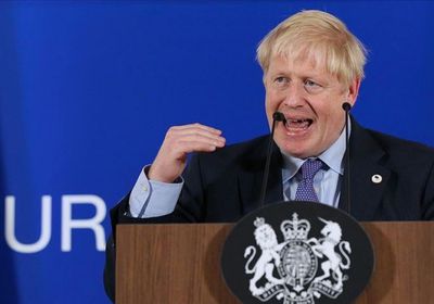 جونسون يعرب عن أمله في الموافقة على لقاحين لـ كورونا