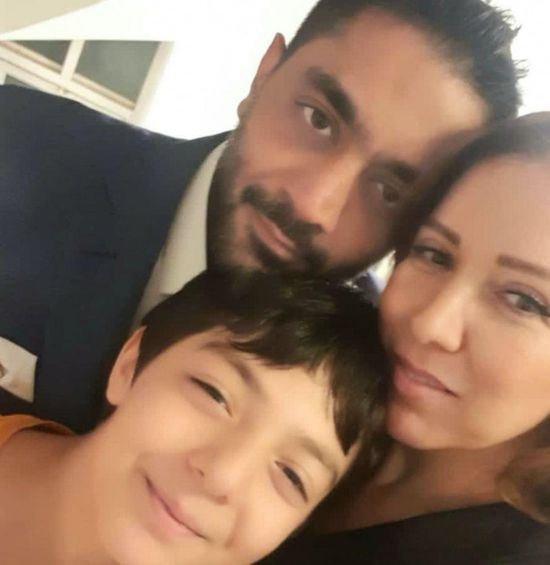 أحمد فلوكس بصحبة زوجته ونجله في ظهور جديد