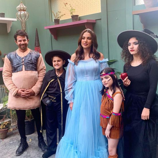 بملابس تنكرية.. درة بصحبة عمر الشناوي في كواليس "إلا أنا"