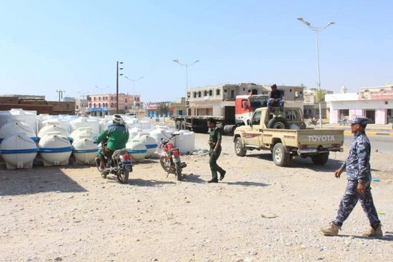 إزالة العوائق من الشوارع الرئيسية بالشحر (صور)