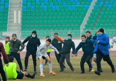 مباراة لكرة القدم تنتهي بأعمال شغب وضرب مبرح للحكم