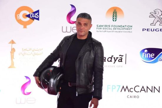 بعد إطلالته الغريبة بمهرجان القاهرة السينمائي.. آسر ياسين يكشف موعد طرح "الشايب"