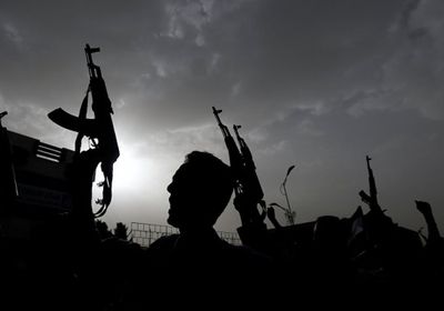 "البيان": الحوثي يرفض السلام ويطلق عناصره للنهب