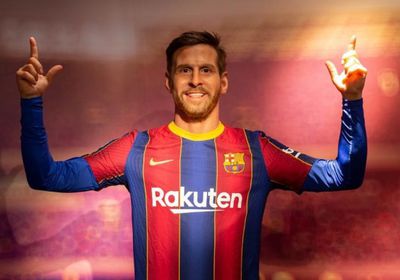 هذا ليس ميسي!.. تمثال نجم برشلونة يثير الجدل في متحف الشمع