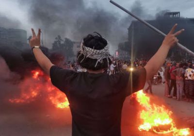 متظاهرون يحرقون نقطة تمركز تابعة لمليشيات مصراته