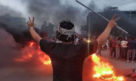 متظاهرون يحرقون نقطة تمركز تابعة لمليشيات مصراته