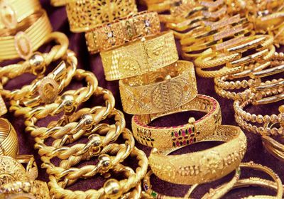 ارتفع عالمياً.. أسعار الذهب بالأسواق اليمنية اليوم السبت