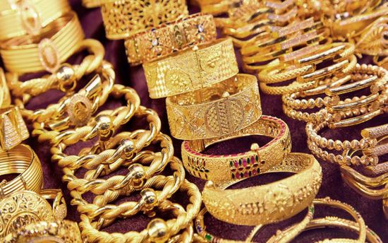 ارتفع عالمياً.. أسعار الذهب بالأسواق اليمنية اليوم السبت