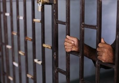 سجين يواصل إضرابه عن الطعام بمعتقل في لحج