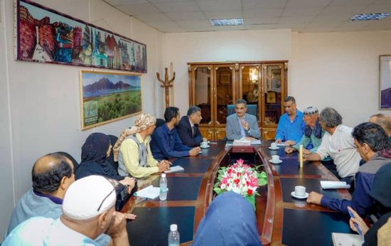 لملس يلوح بخيارات جديدة لإنهاء أزمات المعلمين