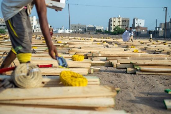 دعم 24 موقعًا للنزوح بمأرب بالاحتياجات اللازمة