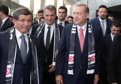 أوغلو: أردوغان مستبد في عهد ترامب ومُصلح مع بايدن