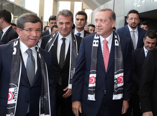 أوغلو: أردوغان مستبد في عهد ترامب ومُصلح مع بايدن