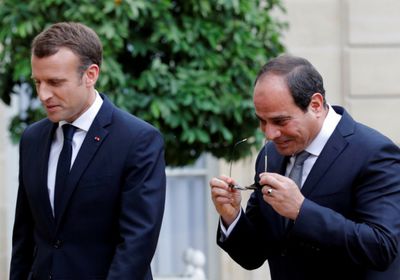 ماكرون يستقبل الرئيس المصري بمراسم رسمية في قصر الإليزيه