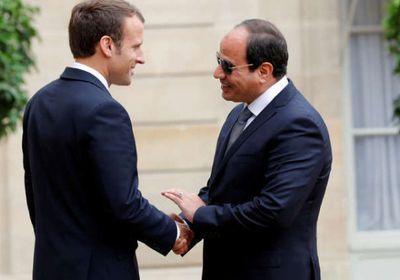 إعلامي يُشيد برد السيسي على ماكرون بشأن الإساءة للأديان