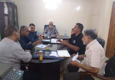 "الأراضي والمساحة" تبحث تسليم مخططات المنشآت الرياضية بعدن