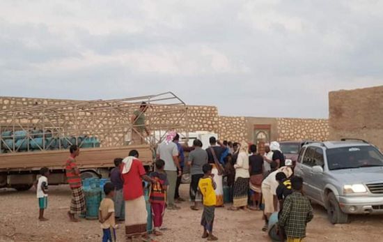 "خليفة الإنسانية" تلبي احتياجات 3 مناطق بسقطرى من الغاز