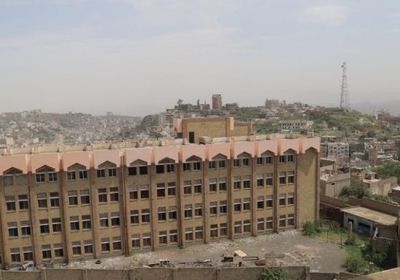 طلابها بالشارع.. مدارس تعز تحت احتلال مليشيا الإخوان