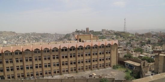 طلابها بالشارع.. مدارس تعز تحت احتلال مليشيا الإخوان