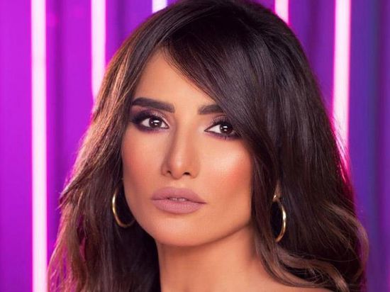 للمرة الثانية.. زينة تحرج مراسلًا بسبب أولادها (فيديو)