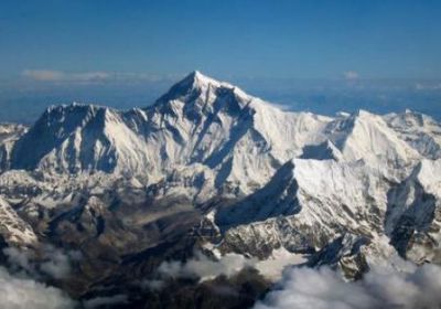 نيبال والصين تتفقان: قمة إيفرست أعلى مما كان يعتقد