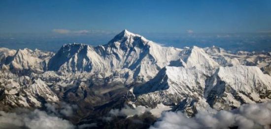 نيبال والصين تتفقان: قمة إيفرست أعلى مما كان يعتقد