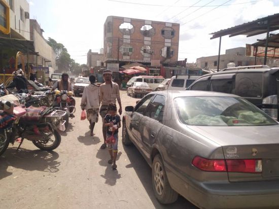 بالصور.. حفرة تُعيق حركة السير بوسط جعار 