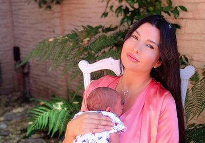 لاميتا فرنجية تنشر صورها مع مولودها الجديد "إيريك"