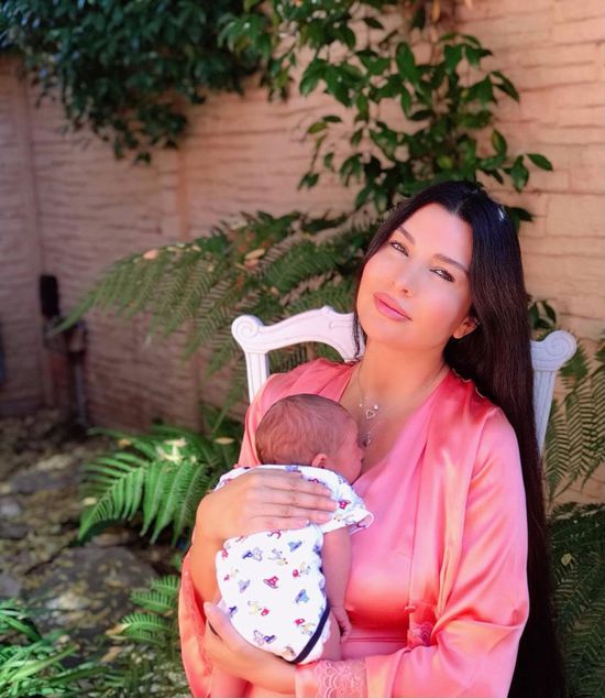 لاميتا فرنجية تنشر صورها مع مولودها الجديد "إيريك"