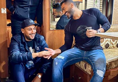 تامر حسني ينشر صورته من كواليس ألبوم "خليك فولاذي"