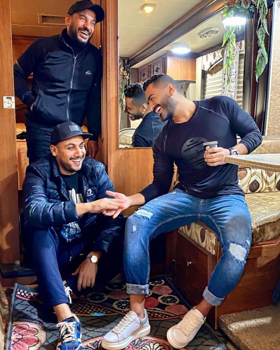 تامر حسني ينشر صورته من كواليس ألبوم "خليك فولاذي"