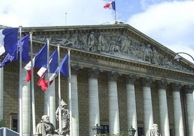  فرنسا تعلن مشروع قانون يحظر على موظفي الدولة حمل رموز دينية