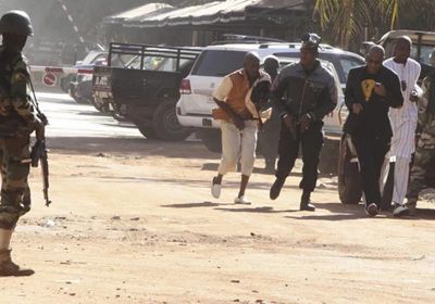 هجوم مسلح بمالي يتسبب في مقتل ثلاثة أشخاص وجرح اثنين آخرين