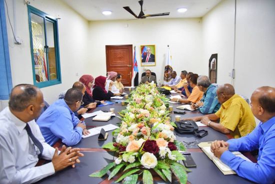 "الاقتصادية العليا" تطالب "المركزي" بوقف ضخ العملة الجديدة