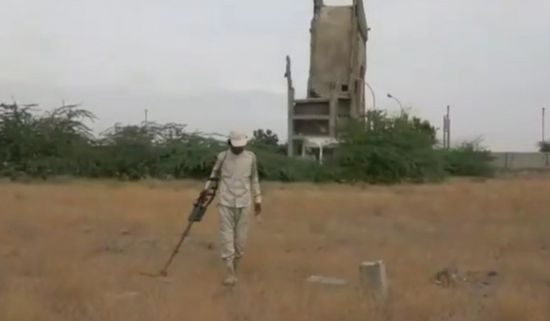 القوات المشتركة تنتزع 100 لغم حوثي شرق الحديدة